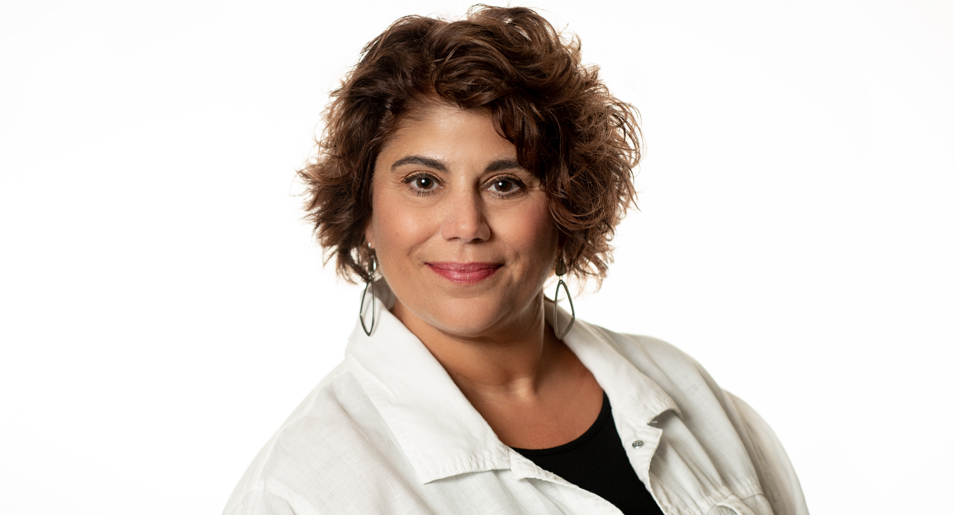 Headshot of Cathe Evans.